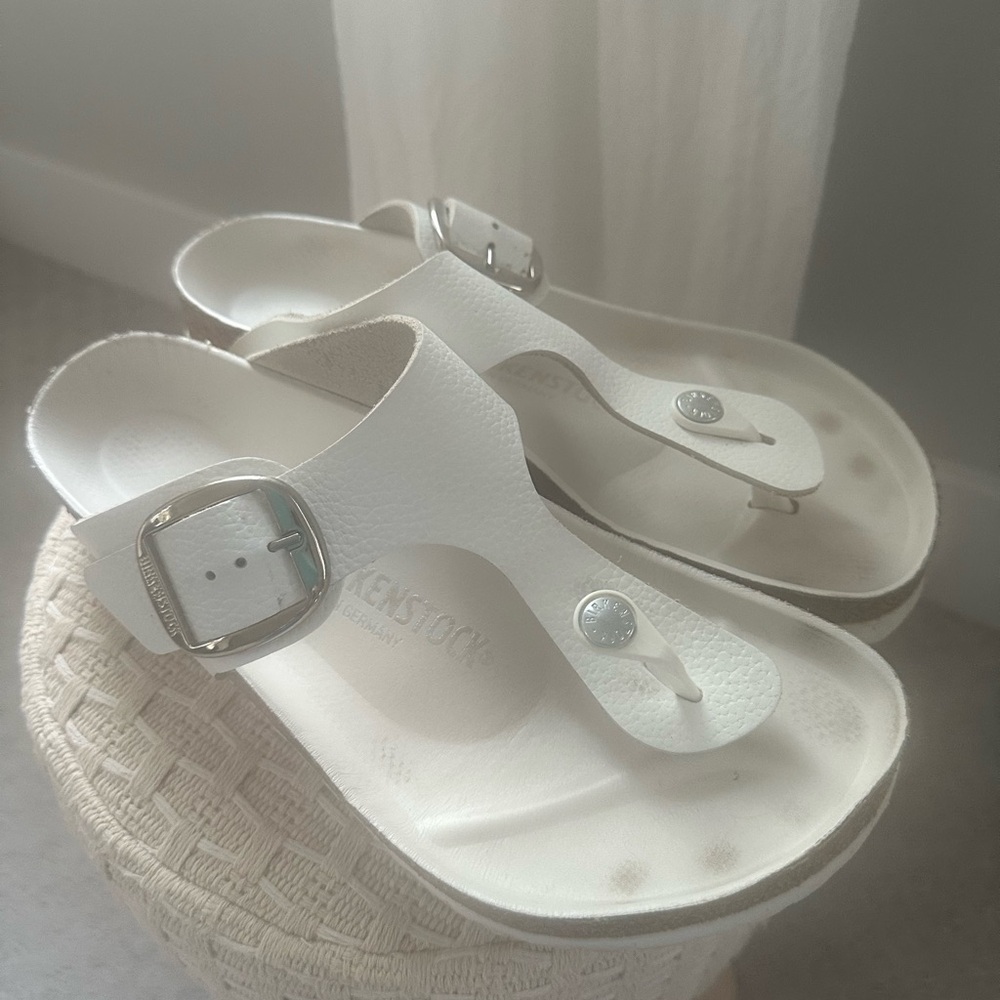 BIG buckle Birkenstock Women's Cream Sandals